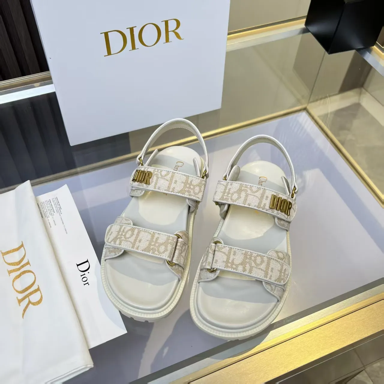 👟👟Ex-factory price 480👟👟 Dior classic popular sandals Step into the fashion territory of Dior slippers and encounter the ultimate fusion of elegance and comfort. The upper is engraved with the Christian Dior Paris logo using exquisite embroidery technology. The delicate stitching tells the brand's profound heritage and is fully recognizable.   Made of high-quality materials, it feels soft and fits your feet, as if it is a gentle care tailor-made for your feet. The sole is carefully designed and engraved with Christian Dior's lucky star symbol. It is not only a beautiful embellishment, but also provides reliable grip, making every step steady and secure.   It has a simple design and is easy to put on and take off. Whether it is a lazy weekend or a pleasant vacation, it can be easily adapted. Whether paired with casual shorts, casual jeans, or an elegant dress, Dior slippers can instantly enhance the overall style and show a casual fashion attitude.   Dior slippers, in the name of fashion, inject luxurious charm into your life and accompany you with every step you take with confidence and elegance. Material: Fine genuine cowhide upper, outsole, TPR, non-slip and wear-resistant, code number: 35-41 (42 customized)